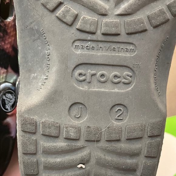 Crocs Classic Tie Dye with Jibbitzs Size J2 - Picture 8 of 8